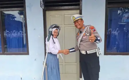 Sambut Hari Lalu Lintas Bhayangkara, Polres Trenggalek Bagi-Bagi Hadiah untuk Pelajar