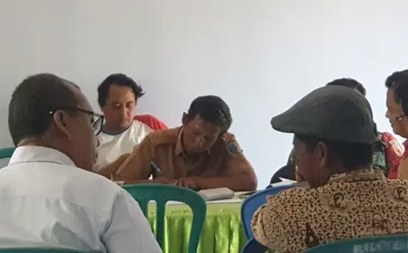 Terciduk Pesta Miras di Balai Desa, Kades dan Perangkat Desa Mlilir Kena Sanksi Warga