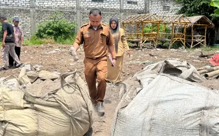 Belasan Kantong Jumbo Berisi Limbah Ditemukan di Pemukiman Warga Desa Abar-abir Gresik