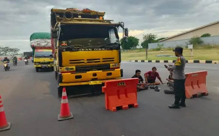 Pasca Deklarasi Kepatuhan Larangan Jam Operasional di Gresik, Puluhan Truk Bandel Ditertibkan