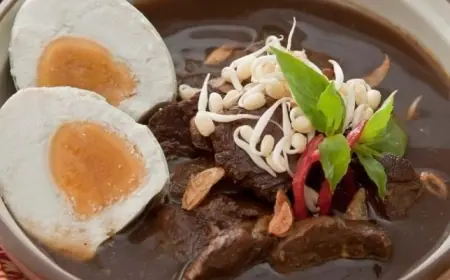 Kisah Rawon Setan, Warung Legendaris di Tengah Kota Surabaya