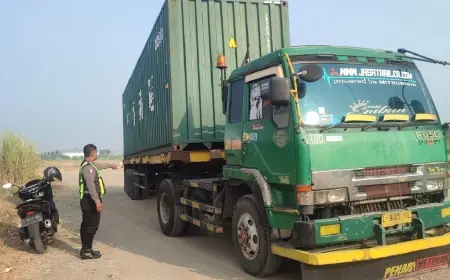 Pelanggaran Jam Larangan Operasional di Gresik Makan Korban Jiwa, Sopir Diamankan