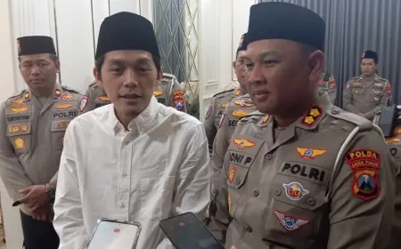 Ditlantas Polda Jatim Sowan ke Gus Iqdam di Blitar, Jemaah Majelis Ta'lim Sabilu Taubah Diedukasi tentang Keselamatan Lalu Lintas
