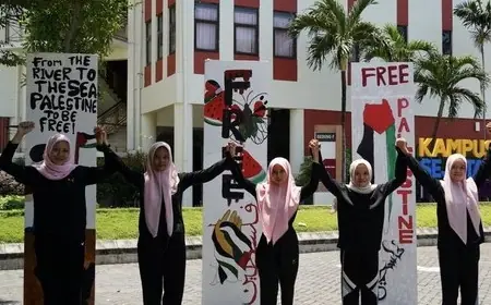 Mahasiswa UM Surabaya Lukis Pesan Damai di Hari Perdamaian Dunia