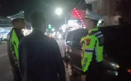 Mencoba Melarikan Diri Setelah Tabrak Pejalan Kaki, Sopir Mobil di Blitar Jadi Sasaran Amukan Massa