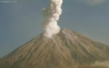 Gunung Semeru Erupsi Empat Kali Senin Pagi, PVMBG Ingatkan Warga Tetap Waspada