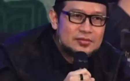 Gus Maksum Ulama Karismatik Langitan Dukung  Menku Purbaya Perkuat Ekonomi Nasional