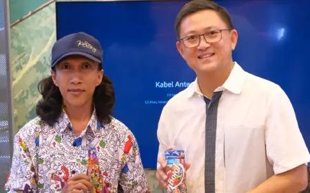Seniman Gresik Bawa Kesenian Damar Kurung ke Desain Kemasan Produk Nasional Teh Botol Sosro