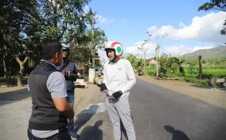 Kendarai Skuter, Wabup Trenggalek Tinjau Perbaikan Jalan Gandusari hingga Watulimo