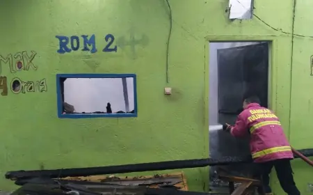 Warung Kopi Karaoke di Tulungagung Ludes Terbakar, Api Diduga Berasal dari Sampah