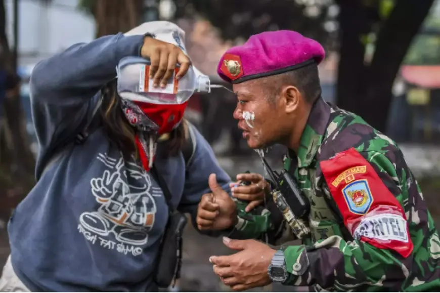 5 Dampak Berbahaya Gas Air Mata yang Tak Bisa Disepelekan