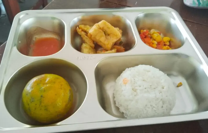 Siswa SMP di Jombang Keluhkan Makan Bergizi Gratis: Lauk Basi hingga Nasi Tak Matang