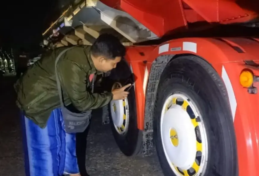 Tragedi Maut di Jombang, Pelajar Tewas Tertabrak Truk Kontainer