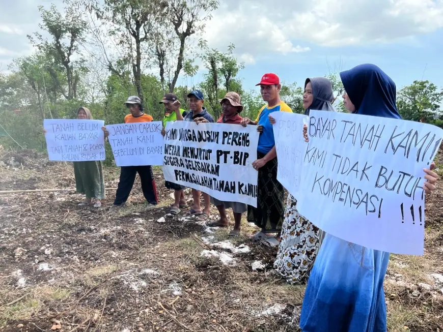 Warga Melirang Gresik Unjuk Rasa Protes Sengketa Lahan dengan PT BIP