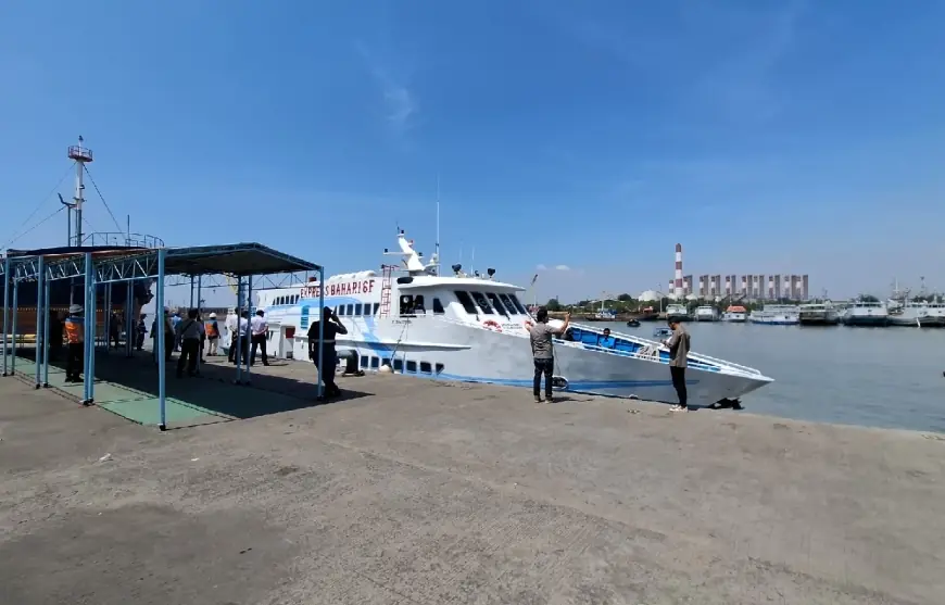 Cerita Penumpang Asal Malaysia Tertunda ke Pulau Bawean Imbas Cuaca Buruk