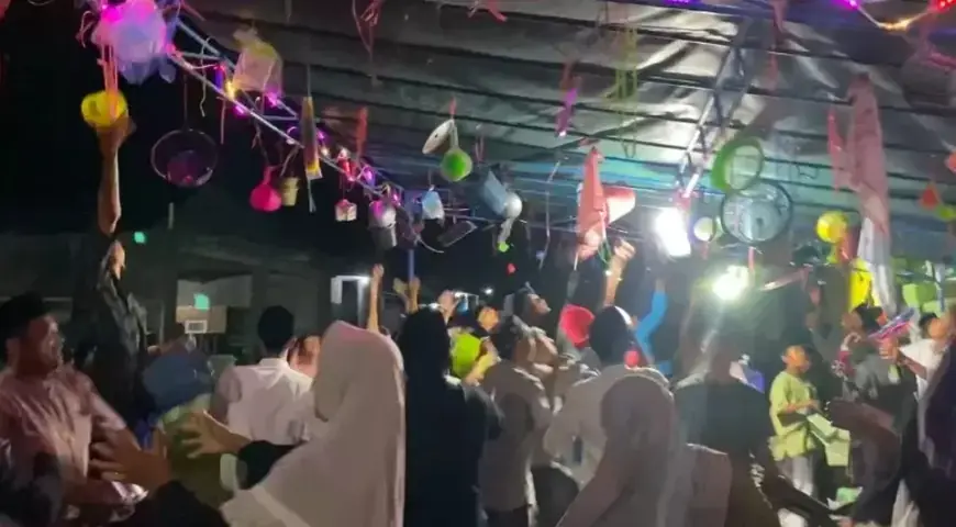 Tradisi Grebeg Maulid di Lumajang, Warga Antusias Berebut Hadiah