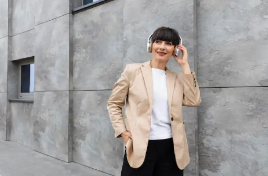 Inspirasi Outfit Casual ke Kantor ala Anak Muda Surabaya