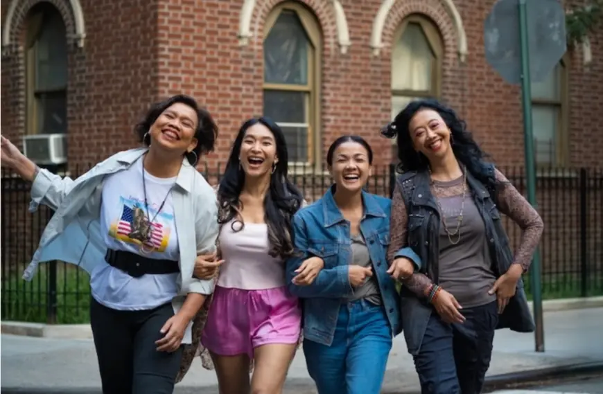 Netflix Hadirkan Ratu Ratu Queens, Serial tentang Empat Perempuan Imigran yang Penuh Tawa dan Haru