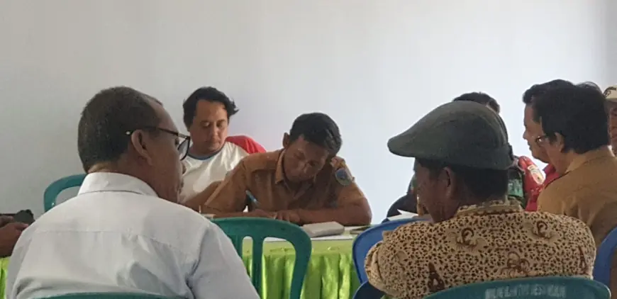 Terciduk Pesta Miras di Balai Desa, Kades dan Perangkat Desa Mlilir Kena Sanksi Warga