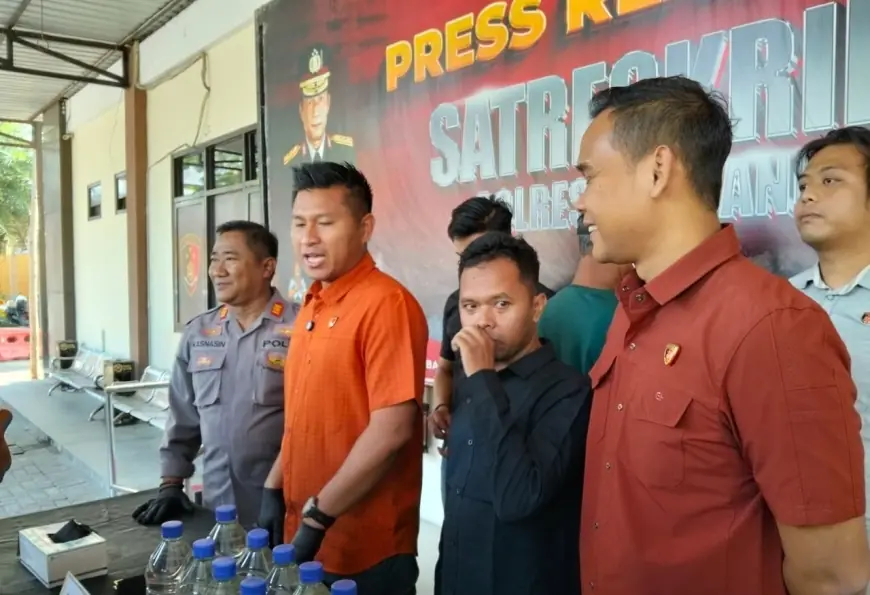 Polres Jombang Gagalkan Peredaran Arak Ilegal, Amankan 115 Botol Siap Edar