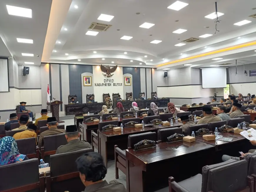 Rapat Paripurna DPRD Blitar Perdana Pasca Kerusuhan, Tanpa AC dan Sejumlah Mikrofon Hilang