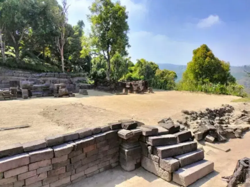 Pesona Candi Gambar Wetan di Lereng Kelud, Warisan Majapahit