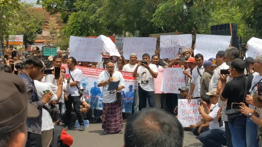 Warga Gelar Aksi Unjuk Rasa di DPRD Tulungagung, Soroti Isu Lahan hingga Tambang Ilegal