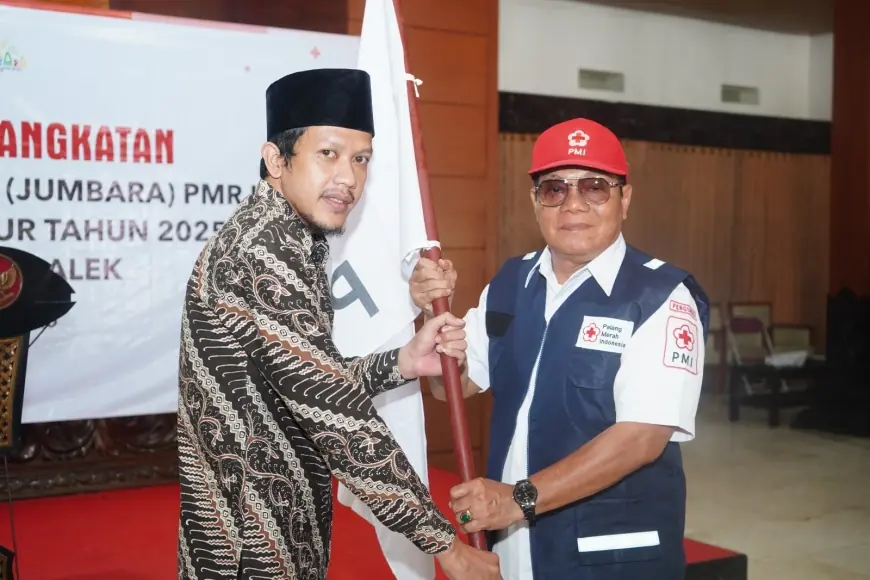 Wabup Trenggalek Lepas Kontingen Jumbara PMR, Dorong Anak Muda Tak Minder