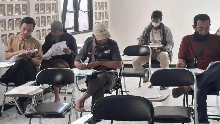 Biaya Ujian Naik, Pihak Ketiga Sewa Balai RW untuk Psikotes SIM di Gresik