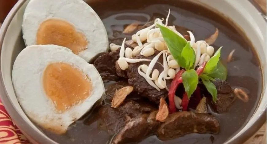 Kisah Rawon Setan, Warung Legendaris di Tengah Kota Surabaya
