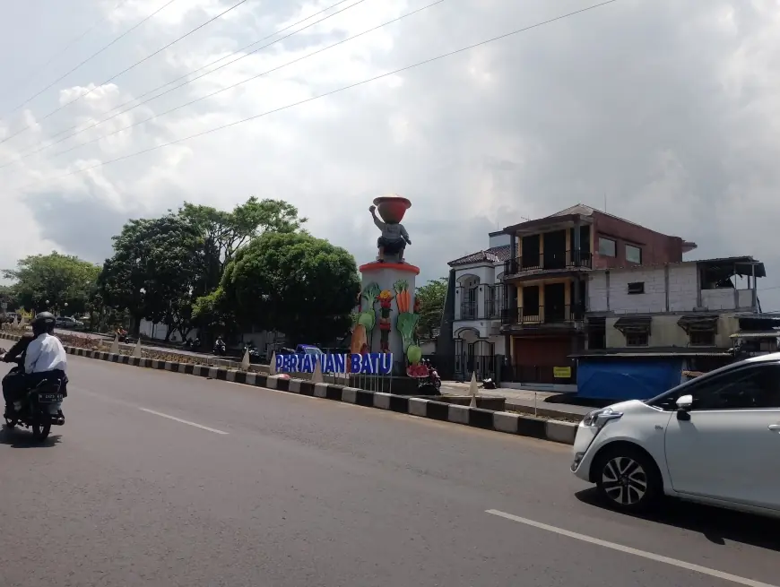 Warga Kritisi Pembangunan Taman Pulau di Jalan Sultan Agung Kota Batu