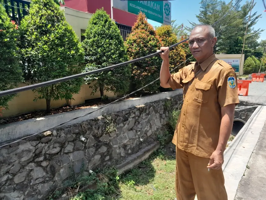Kabel Fiber Optik Semrawut di Nganjuk Jadi Sorotan, PUPR Koordinasi dengan Sejumlah OPD