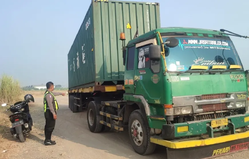 Pelanggaran Jam Larangan Operasional di Gresik Makan Korban Jiwa, Sopir Diamankan