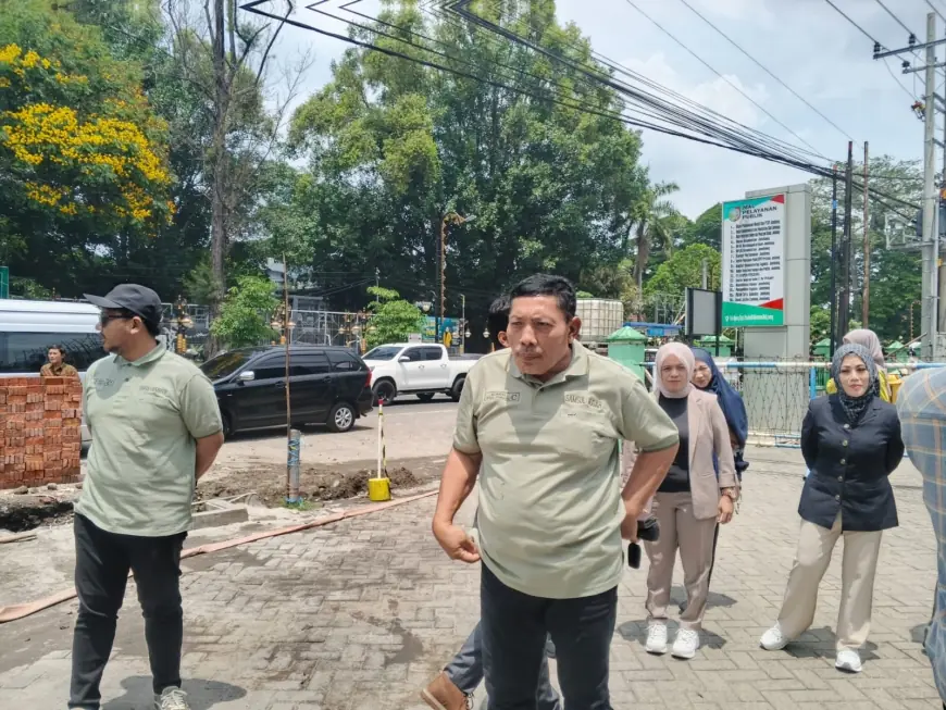 DPRD Jombang Sidak Proyek Trotoar Rp1,6 Miliar, Temukan Penyimpangan