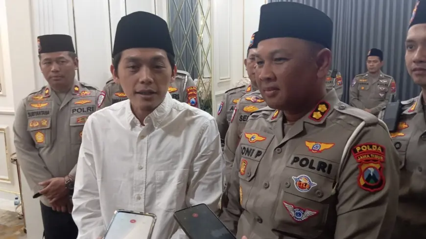 Ditlantas Polda Jatim Sowan ke Gus Iqdam di Blitar, Jemaah Majelis Ta'lim Sabilu Taubah Diedukasi tentang Keselamatan Lalu Lintas