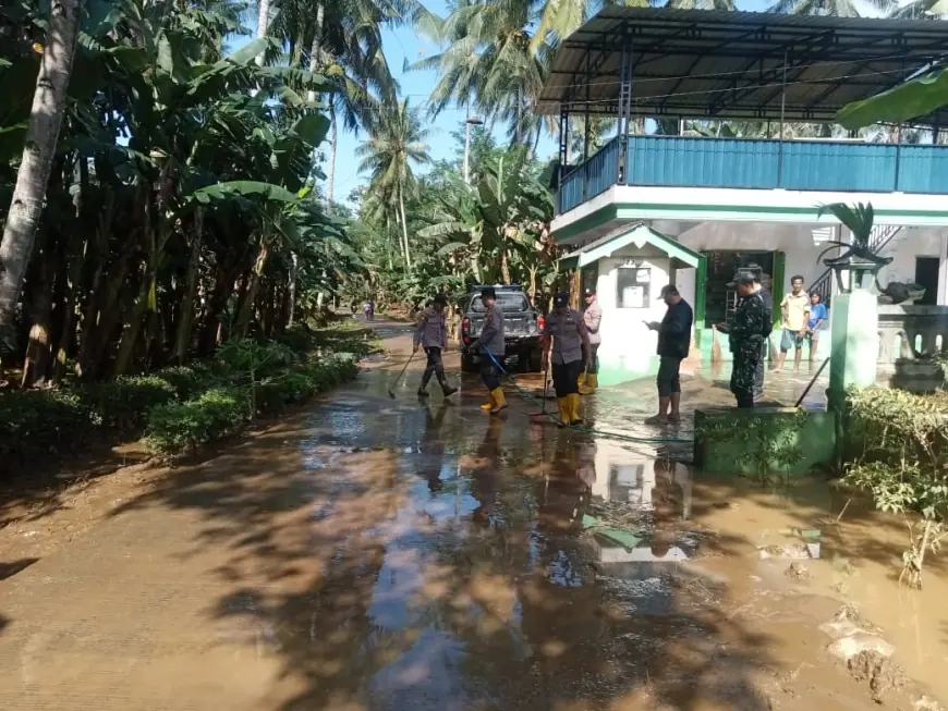 Banjir di Sitiarjo Malang akibat Luapan Sungai Penguluran