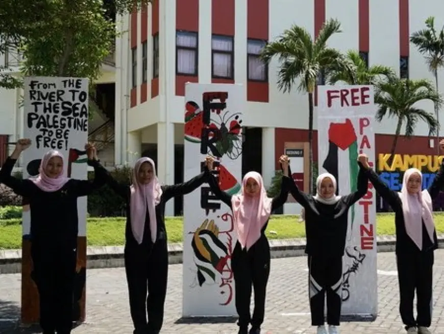 Mahasiswa UM Surabaya Lukis Pesan Damai di Hari Perdamaian Dunia