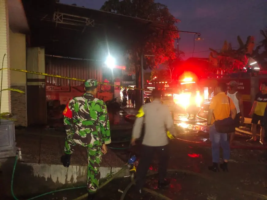 Tersambar Api Tambal Ban, Rumah dan Bengkel di Blitar Hangus Terbakar, Pemilik Alami Luka Bakar
