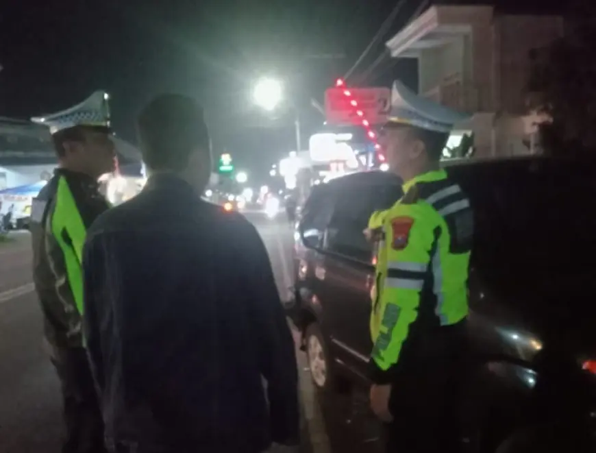 Mencoba Melarikan Diri Setelah Tabrak Pejalan Kaki, Sopir Mobil di Blitar Jadi Sasaran Amukan Massa