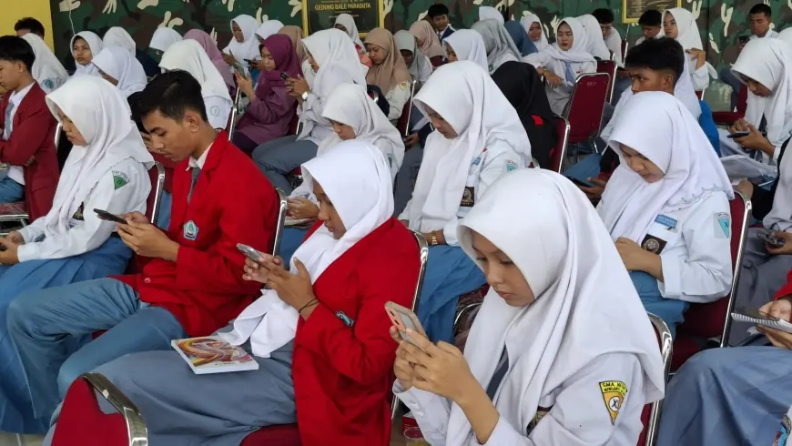 Gerakan 1.000 Siswa Menulis di Gresik Dorong Anak-anak Berliterasi