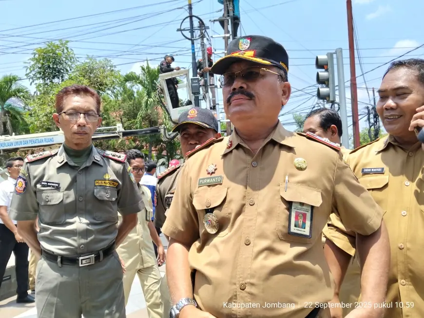 Banyak Provider Internet Nakal di Jombang, Tak Kantongi Izin Sudah Main Pasang Tiang FO
