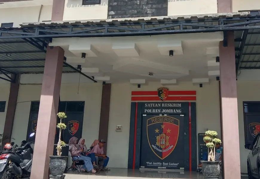 Merasa Tertipu Kontraktor Proyek, Pemilik Toko Material Bangunan di Jombang Lapor Polisi