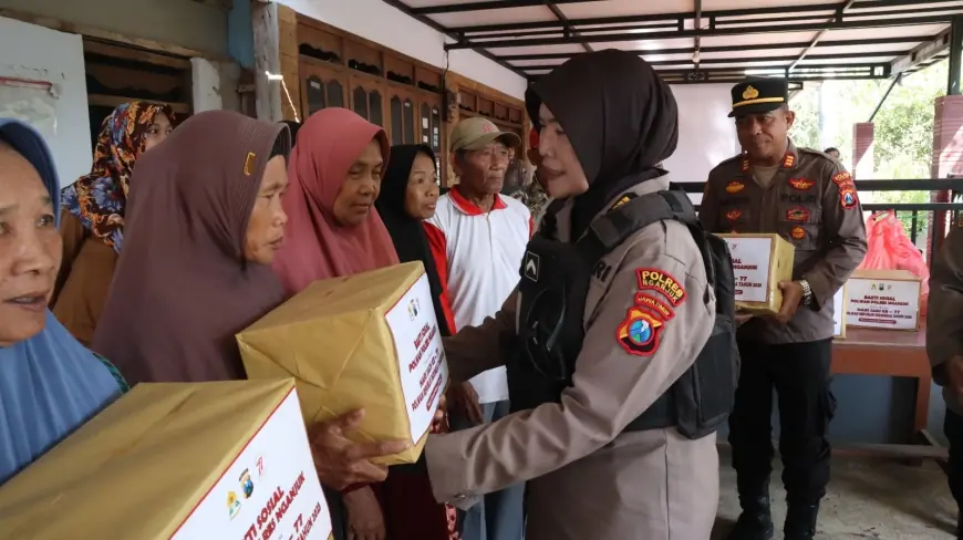 Srikandi Polwan Nganjuk Sebar Sembako Ke Masyarakat Kurang Mampu di Hari Jadi ke 77