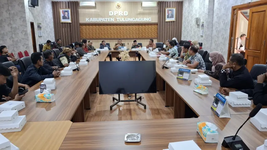 Warga Wonorejo Tagih Kepastian Perbaikan Jalan Lingkar Waduk, DPRD Tulungagung Janjikan Solusi Bertahap