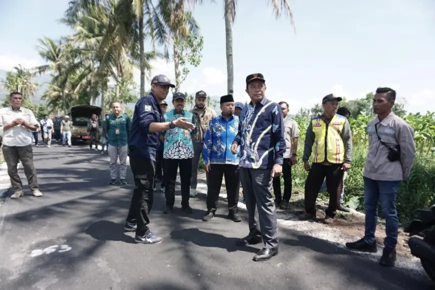 Wujudkan Program Rantas, Bupati Bondowoso Cek Kualitas Perbaikan Jalan