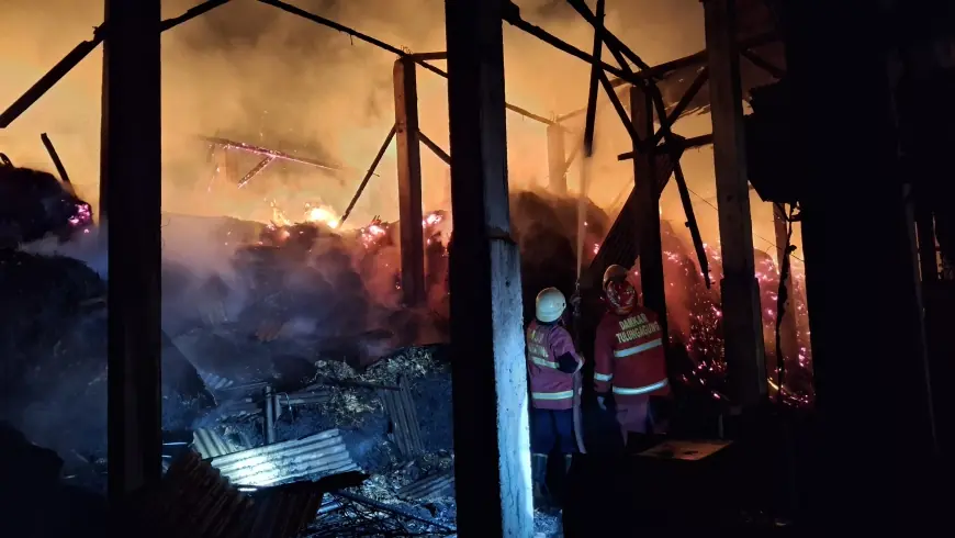 Tempat Penggilingan Tebu di Sumbergempol Tulungagung Terbakar, Gudang Ludes Dilalap Api
