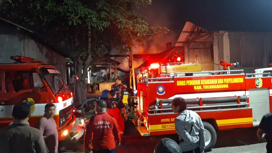 Kebakaran Pabrik Gula Merah di Tulungagung, Kerugian Rp 70 Juta