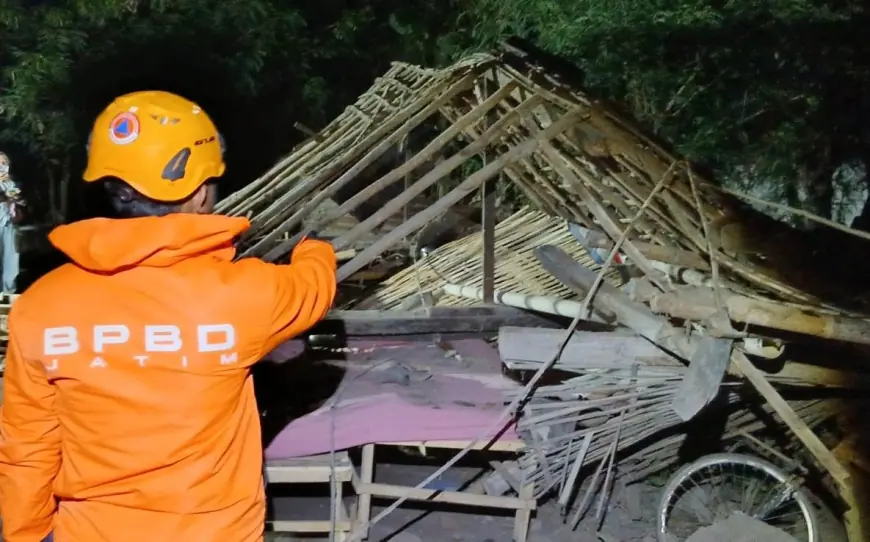 Rumah Ambruk Akibat Gempa, Warga Klabang Bondowoso Terpaksa Mengungsi
