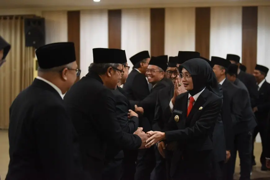 Mbak Wali Lantik 23 Pejabat Tinggi Pratama, Dorong Profesionalisme dan Semangat Pengabdian