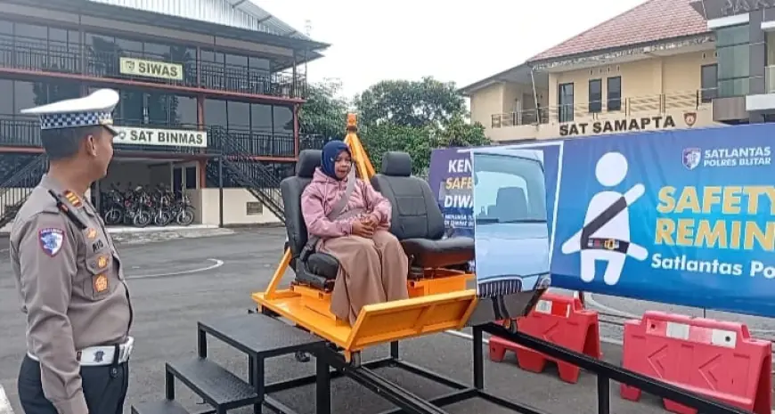 Satlantas Polres Blitar Kenalkan Alat Peraga Sabuk Keselamatan, Upaya Kurangi Risiko Fatalitas Kecelakaan